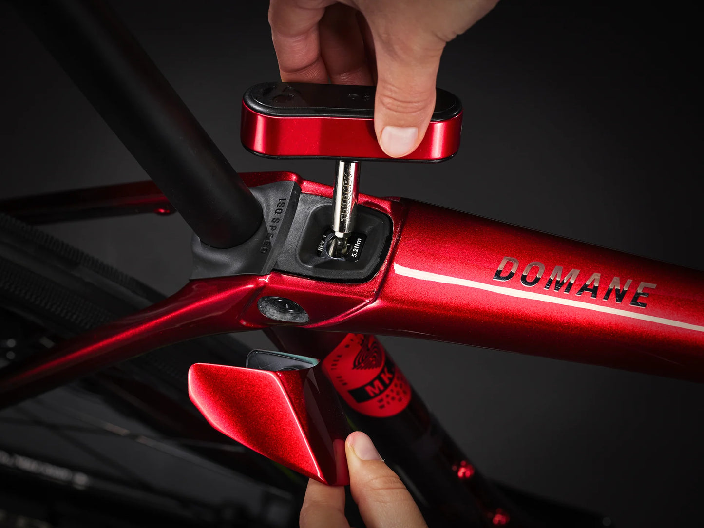 Domane SLR 7 AXS Gen 4 - Metallic Red Smoke to Red Carbon Smoke